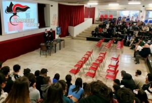 Carabinieri incontrano gli studenti del Boggio Lera di Catania